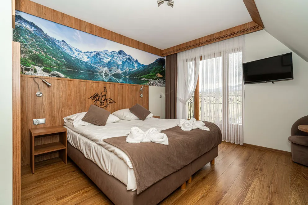 Pokój dwuosobowy z aneksem, balkonem i widokiem na góry